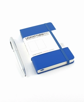  «Карманная записная книжка Leuchtturm1917 клетка синяя (344750)», бренда Leuchtturm1917 - фото №1 - миниатюра