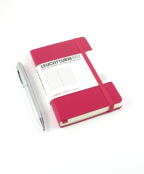  «Карманная записная книжка Leuchtturm1917 линейка ягодная (344802)», бренда Leuchtturm1917 - фото №1 - миниатюра