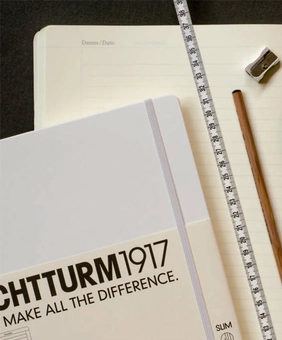  «Записная книжка Leuchtturm1917 Master Slim клетка лаванда (340938)», бренда Leuchtturm1917 - фото №5 - миниатюра