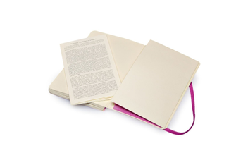 «Карманная записная книжка Moleskine Classic Soft в линейку маджента (QP611H4#9788867323524)», бренда Moleskine - фото №4 - миниатюра