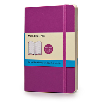  «Карманная записная книжка Moleskine Classic Soft в точку маджента (QP614H4#9788867323562)», бренда Moleskine - фото №2 - миниатюра