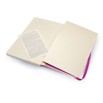 «Записная книжка Moleskine Classic Soft нелинованная маджента (QP618H4)», бренда Moleskine - фото №3 - миниатюра