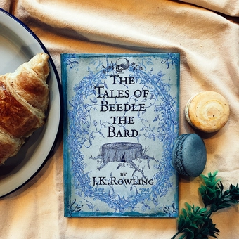Бумажная книга «The Tales of Beedle the Bard», автор Джоан Роулинг - фото №3 - миниатюра