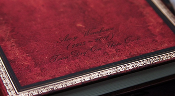  «Блокнот Paperblanks Эми Уайнхаус Слезы высыхают средний (PB2558-0)», бренда Paperblanks - фото №3 - миниатюра