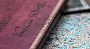  «Блокнот Paperblanks Вирджиния Вульф Своя комната большой (PB2569-6)», бренда Paperblanks - фото №3 - миниатюра
