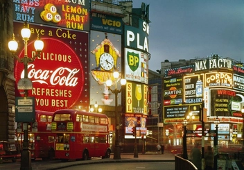 Бумажная книга «London: Portrait of a City», автор Реуэл Голден - фото №5 - миниатюра