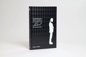 Бумажная книга «The World According to Karl: The Wit and Wisdom of Karl Lagerfeld», автор Жан-Кристоф Напиас - фото №5 - миниатюра