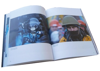 Бумажная книга «Люди Майдану. Хроніка. Фотоальбом» - фото №8 - миниатюра