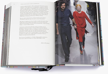 Бумажная книга «Vivienne Westwood Catwalk. The Complete Collections», автор Александр Фьюри - фото №9 - миниатюра