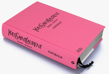 Бумажная книга «Yves Saint Laurent Catwalk. The Complete Haute Couture Collections 1962-2002», автор Сьюзи Менкес - фото №2 - миниатюра