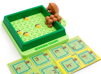 «Настольная игра-головоломка Popular Playthings Спасите Ёжиков! (704011)», бренда Popular Playthings - фото №3 - миниатюра