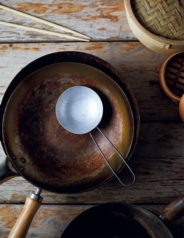 Бумажная книга «Chinese Takeaway Cookbook: From chop suey to sweet 'n' sour, over 70 recipes to re-create your favourites», автор Куоклин Ван - фото №2 - миниатюра