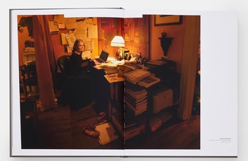 Паперова книга «Women», автор Енні Лейбовіц - фото №10 - мініатюра