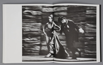 Паперова книга «Josef Koudelka. Theatre» - фото №5 - мініатюра