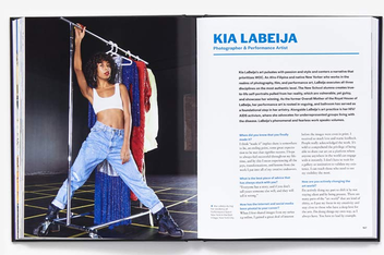 Бумажная книга «We Are Here. Visionaries of Color Transforming the Art World», автор Жасмин Эрнандес - фото №7 - миниатюра