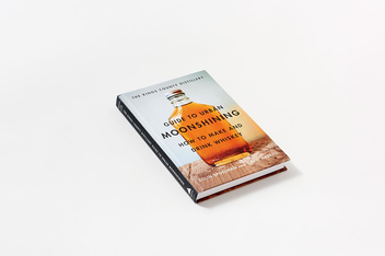 Бумажная книга «The Kings County Distillery Guide to Urban Moonshining: How to Make and Drink Whiskey», авторов Колин Споэльман, Дэвид Хаскелл - фото №5 - миниатюра