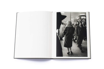 Бумажная книга «Sergio Larrain. London. 1959», автор Роберто Боланьо - фото №4 - миниатюра