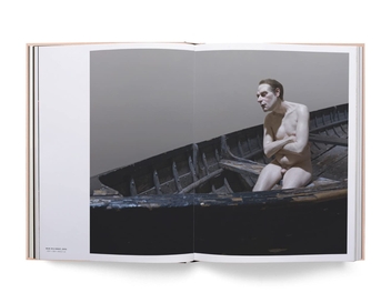 Паперова книга «Ron Mueck», авторів Петер Слотердайк, Роберт Розенблюм, Роберт Сторр, Філ Мьюс, Рон Мьюєк, Джастин Патон - фото №4 - мініатюра