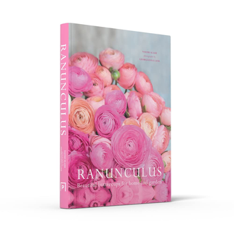 Бумажная книга «Ranunculus. Beautiful Buttercups for Home and Garden», автор Наоми Слэйд - фото №3 - миниатюра