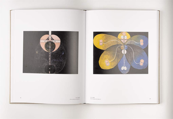 Паперова книга «Hilma af Klint. Catalogue Raisonne volume II. Paintings for the Temple» - фото №5 - мініатюра
