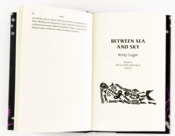Паперова книга «Hag. Forgotten Folktales Retold», авторів Емма Гласс, Імоджен Гермес Говар, Дейзі Джонсон, Кірсті Логан, Махсуда Снейт, Еймер МакБрайд, Лів Літл, Наташа Картью, Наомі Бут, Іреносен Окоджі - фото №2 - мініатюра