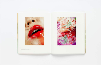 Паперова книга «Girl on Girl. Art and Photography in the Age of the Female Gaze», автор Шарлотт Янсен - фото №5 - мініатюра
