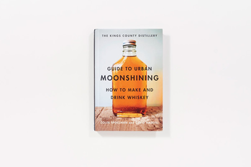 Бумажная книга «The Kings County Distillery Guide to Urban Moonshining: How to Make and Drink Whiskey», авторов Колин Споэльман, Дэвид Хаскелл - фото №4 - миниатюра