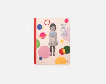 Бумажная книга «This Small Blue Dot», автор Зено Свордер - фото №2 - миниатюра