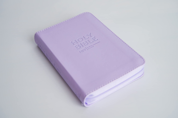 Бумажная книга «NIV Pocket Lilac Soft-tone Bible with Zip» - фото №3 - миниатюра