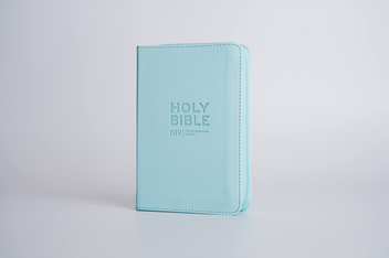 Бумажная книга «NIV Pocket Mint Soft-tone Bible with Zip» - фото №4 - миниатюра