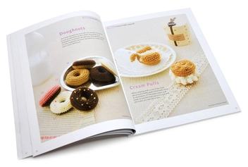 Паперова книга «Amigurumi Sweets», автор Міюкі Ічікава - фото №4 - мініатюра