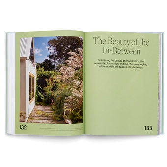 Бумажная книга «Cottagecore Gardens. A New Take on Living Landscapes» - фото №8 - миниатюра