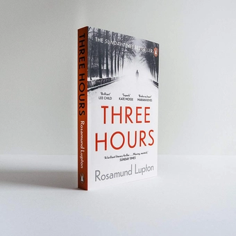 Паперова книга «Three Hours», автор Розамунд Лаптон - фото №5 - мініатюра