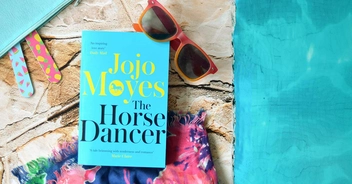 Паперова книга «The Horse Dancer», автор Джоджо Мойєс - фото №2 - мініатюра