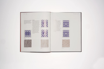 Паперова книга «Designing Knitted Textiles. Machine Knitting for Fashion», автор Флоренс Сперлінг - фото №4 - мініатюра