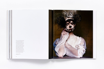 Бумажная книга «Stoppers: Photographs from My Life at Vogue», автор Филлис Посник - фото №5 - миниатюра