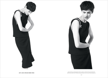 Бумажная книга «Chanel. The Karl Lagerfeld Campaigns», автор Патрик Мориес - фото №5 - миниатюра