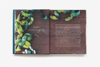 Паперова книга «Slow Knitting. A Journey from Sheep to Skein to Stitch», автор Ханна Тіссен - фото №5 - мініатюра