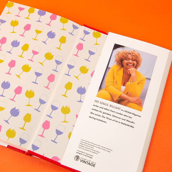 Паперова книга «The Three of Us», автор Оре Агбаже-Вільямс - фото №2 - мініатюра