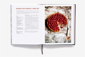 Бумажная книга «Artful Baker. Extraordinary Desserts From an Obsessive Home Baker», автор Дженк Сонмезой - фото №10 - миниатюра