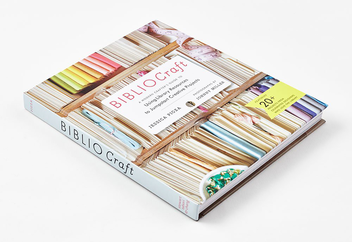 Бумажная книга «BiblioCraft. The Modern Crafter s Guide to Using Library Resources to Jumpstart Creative Projects», автор Джессика Пигца - фото №3 - миниатюра