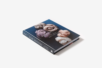 Паперова книга «Slow Knitting. A Journey from Sheep to Skein to Stitch», автор Ханна Тіссен - фото №7 - мініатюра