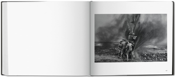 Бумажная книга «Sebastião Salgado. Kuwait, A Desert on Fire», автор Себастьян Сальгадо - фото №4 - миниатюра