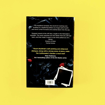 Бумажная книга «The Coffinmaker's Garden», автор Стюарт Макбрайд - фото №4 - миниатюра