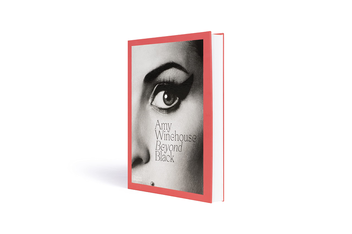 Бумажная книга «Amy Winehouse. Beyond Black», автор Наоми Пэрри - фото №4 - миниатюра