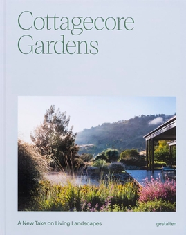 Бумажная книга «Cottagecore Gardens. A New Take on Living Landscapes» - фото №1 - миниатюра
