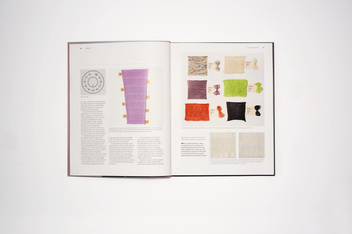 Паперова книга «Designing Knitted Textiles. Machine Knitting for Fashion», автор Флоренс Сперлінг - фото №6 - мініатюра