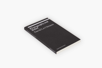 Бумажная книга «Photography and Belief», автор Дэвид Леви Штраус - фото №2 - миниатюра