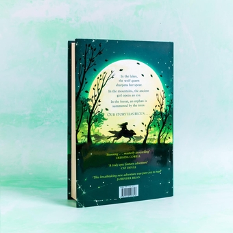 Бумажная книга «In the Shadow of the Wolf Queen», автор Киран Миллвуд Харгрейв - фото №3 - миниатюра