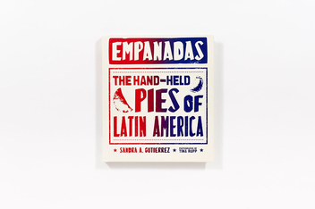 Бумажная книга «Empanadas. The Hand-Held Pies of Latin America», авторов Сандра Гутьеррес, Том Лихтенхельд - фото №2 - миниатюра
